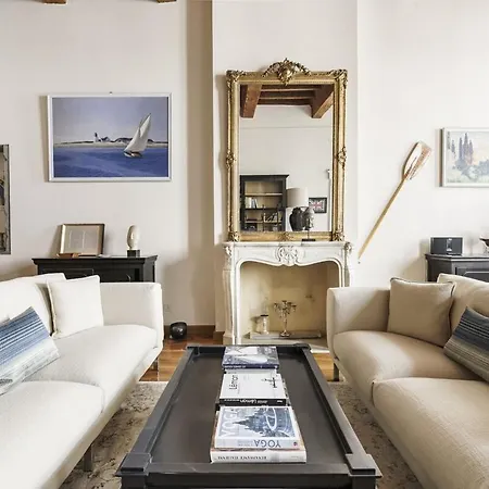 Luxury Nest In Historic Lägenhet