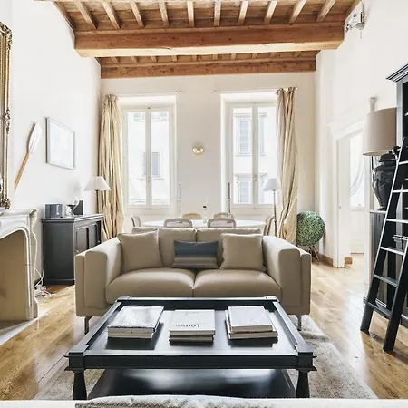 Luxury Nest In Historic Lägenhet *